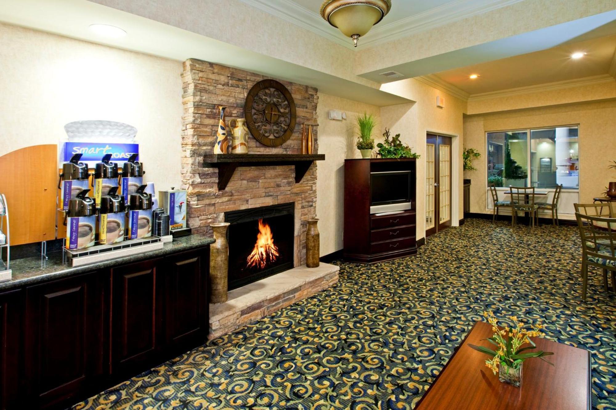 Holiday Inn Express Hotel & Suites Frankfort By Ihg Екстериор снимка