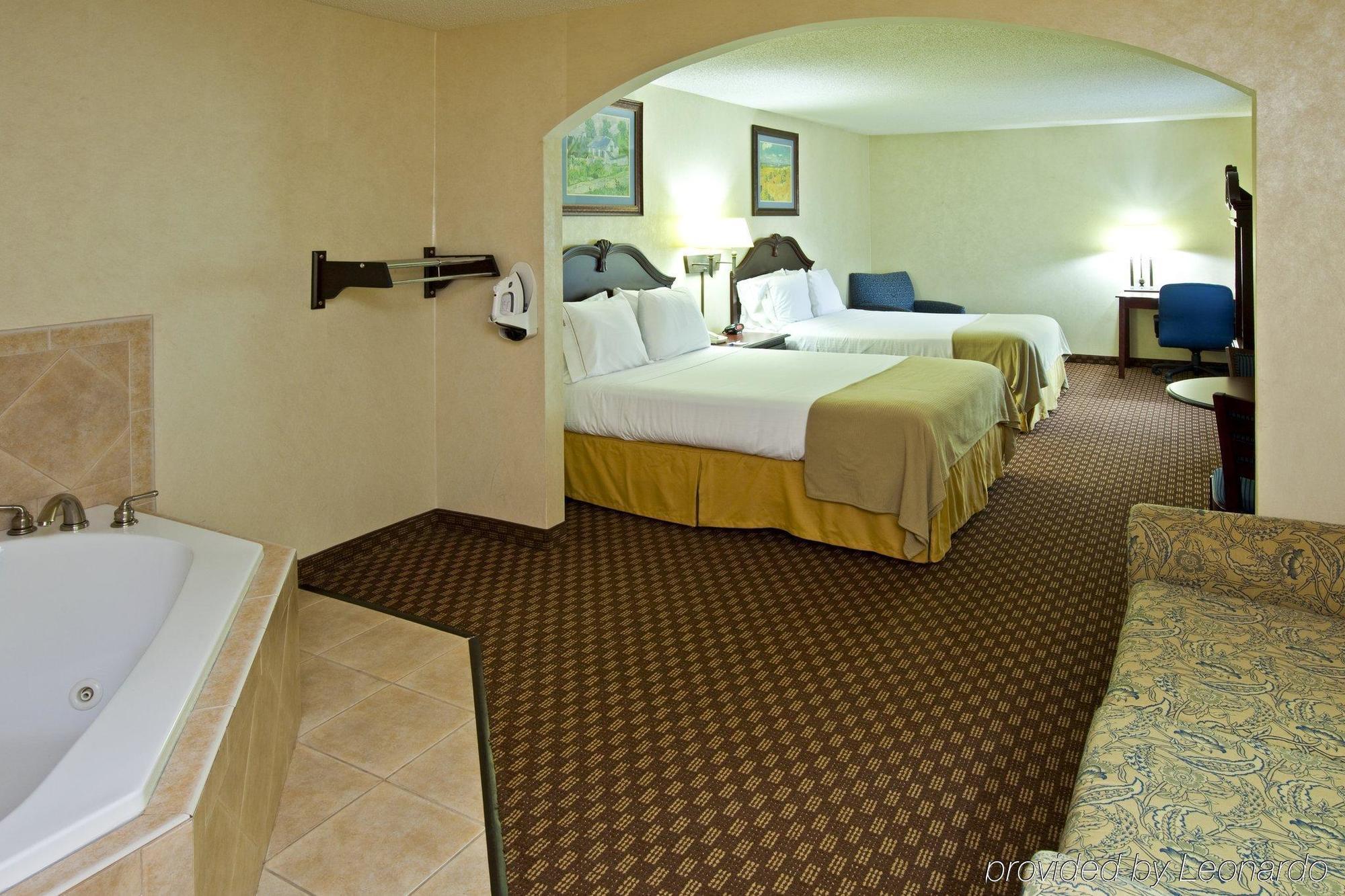 Holiday Inn Express Hotel & Suites Frankfort By Ihg Стая снимка