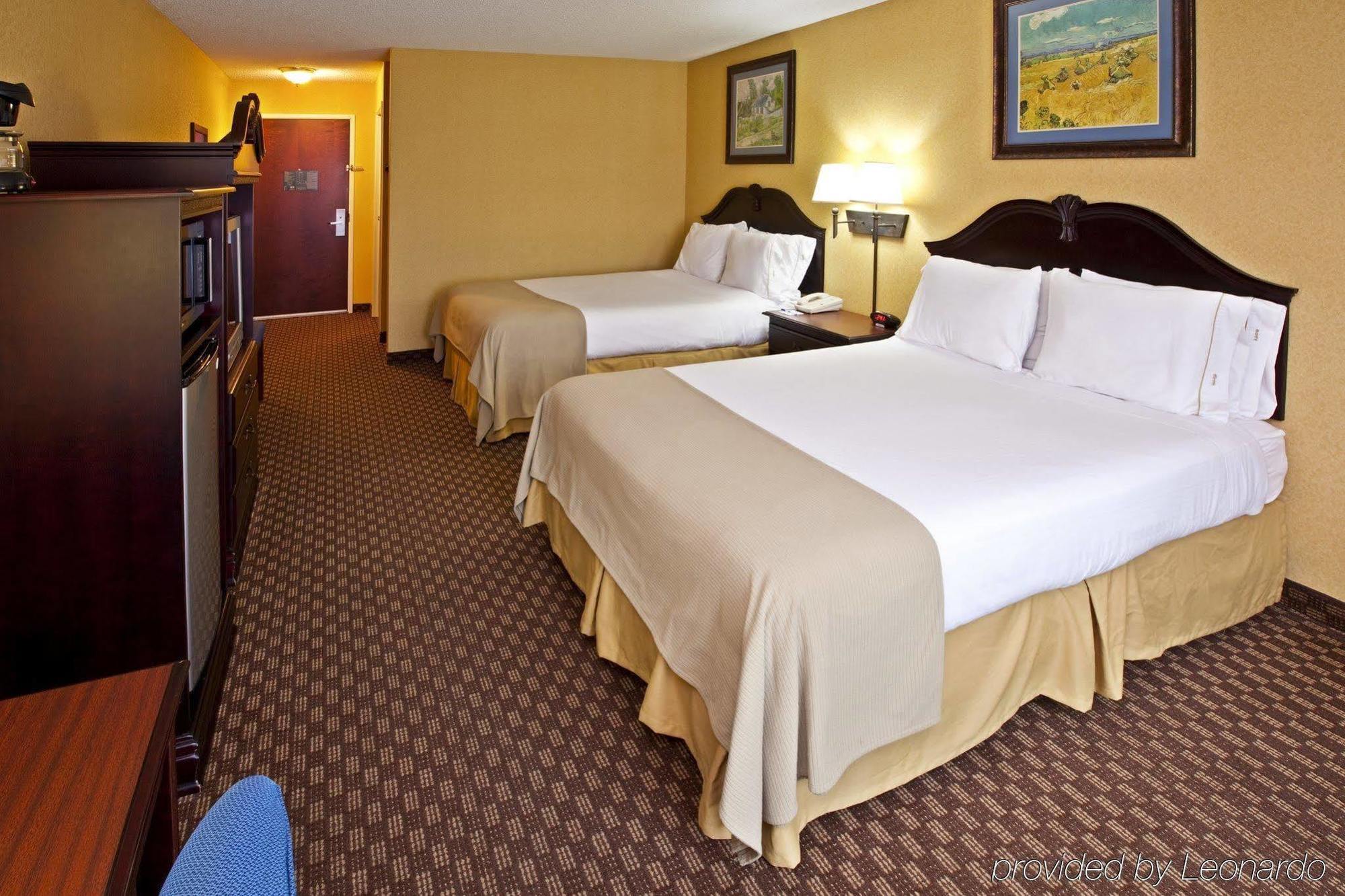 Holiday Inn Express Hotel & Suites Frankfort By Ihg Стая снимка