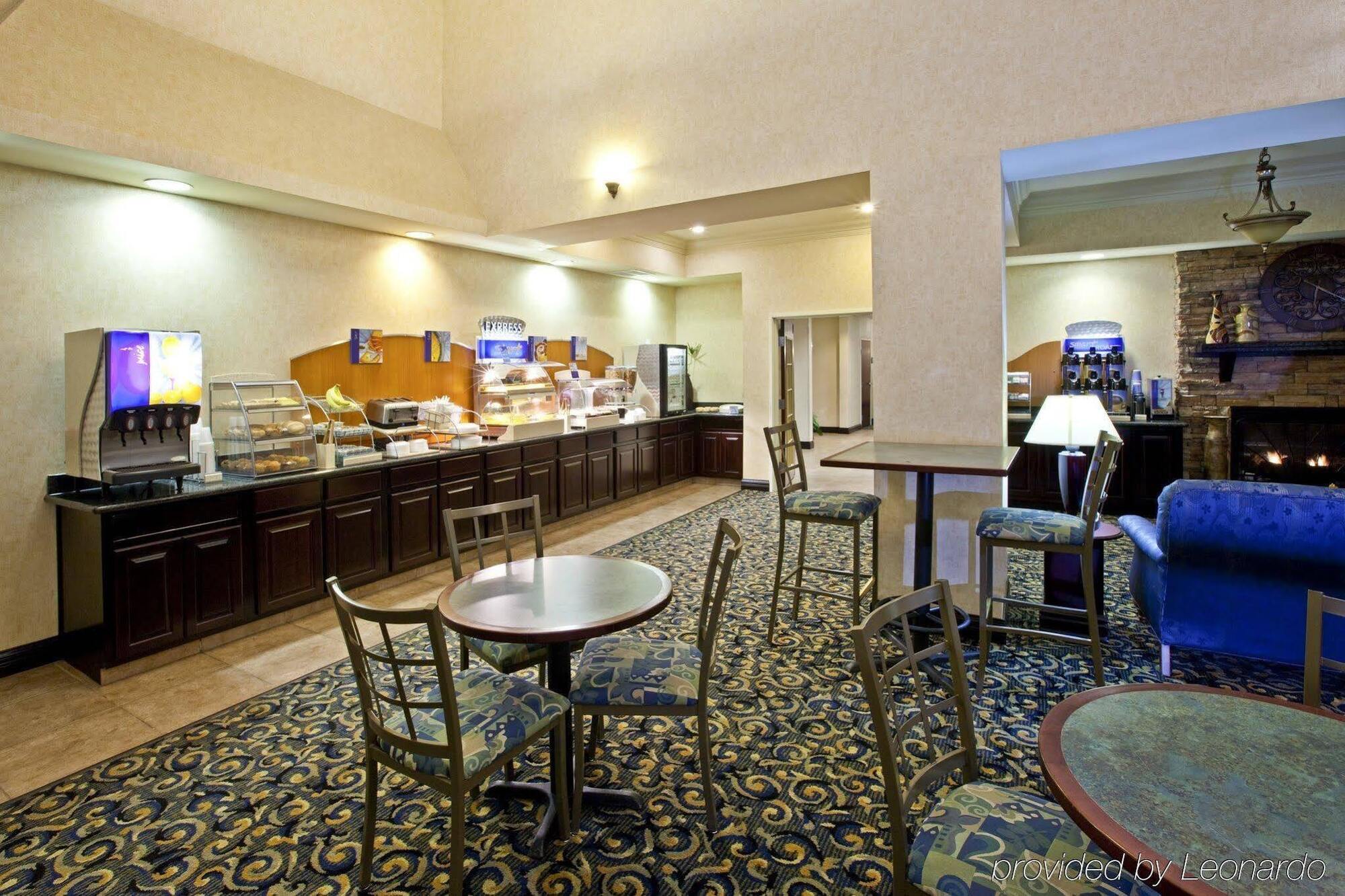 Holiday Inn Express Hotel & Suites Frankfort By Ihg Екстериор снимка